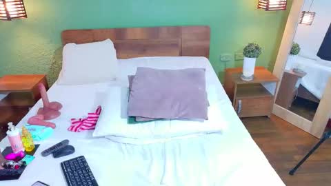 Danna online show from November 2025 06:19:02 PM