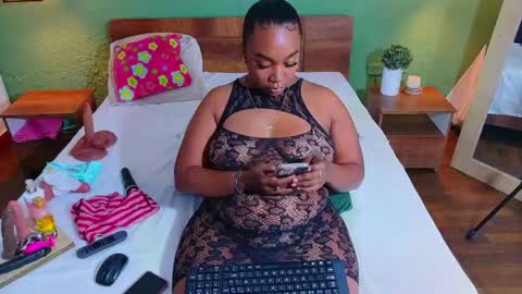 Snapshot of curvyebonyy_ chatting on April 2026 12:57:01 AM Danna online show from April 2026 12:57:01 AM
