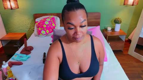 Snapshot of curvyebonyy_ chatting on May 2026 07:08:01 PM Danna online show from May 2026 07:08:01 PM