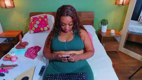 Snapshot of curvyebonyy_ chatting on May 2026 05:23:02 PM Danna online show from May 2026 05:23:02 PM