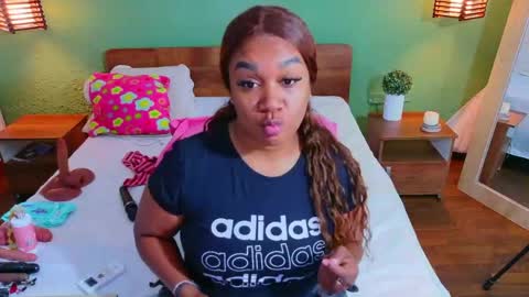 Snapshot of curvyebonyy_ chatting on May 2026 12:22:02 PM Danna online show from May 2026 12:22:02 PM