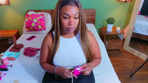 Snapshot of curvyebonyy_ chatting on May 2026 06:36:02 PM Danna online show from May 2026 06:36:02 PM