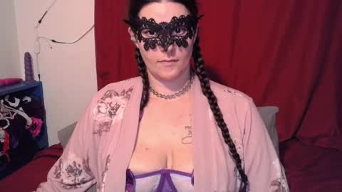 Snapshot of curvygamerceline chatting on May 2026 11:02:02 PM Celine Fawe online show from May 2026 11:02:02 PM