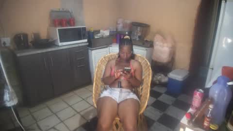 Snapshot of curvypear76x chatting on October 2025 09:30:01 AM curvypear76x online show from October 2025 09:30:01 AM