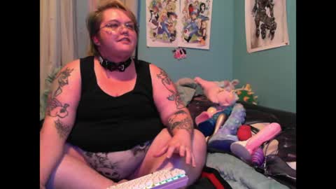 Snapshot of custommuffin chatting on May 2026 04:51:02 AM Roshietank online show from May 2026 04:51:02 AM