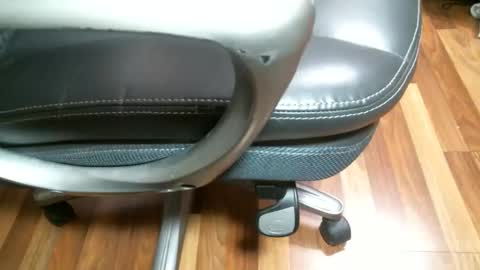 Snapshot of cutandwaxed2 chatting on April 2026 01:15:01 PM BI SMOOTH MATURE SUB online show from April 2026 01:15:01 PM