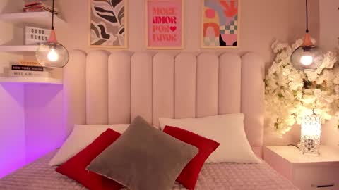 Amber  online show from October 2025 09:43:02 PM