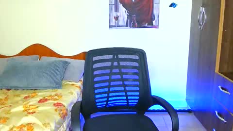 cute annah online show from April 2026 06:49:02 PM