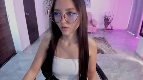 Bella Fox online show from March 2026 03:52:01 PM