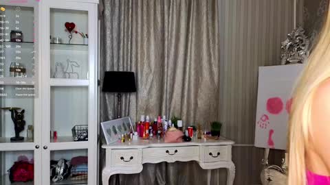 Anne online show from October 2025 07:40:02 AM