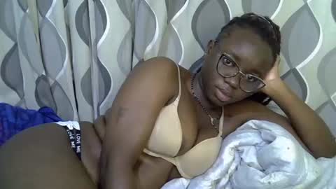 Snapshot of cute_gee chatting on June 2026 07:18:01 AM daddysdoll online show from June 2026 07:18:01 AM