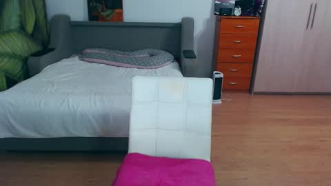 Snapshot of cute_jes chatting on October 2025 06:45:02 PM cute_jes online show from October 2025 06:45:02 PM