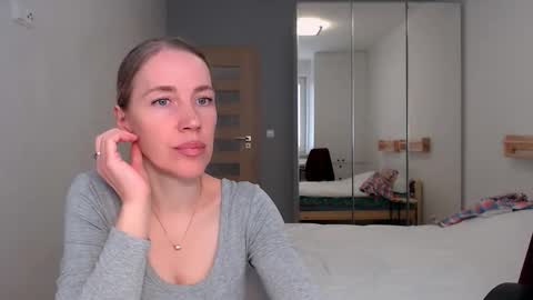 cute_lion_ online show from April 2026 01:10:02 PM