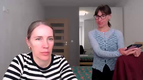 cute_lion_ online show from April 2026 03:50:01 PM