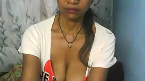 Snapshot of cute_moll chatting on February 2025 12:25:02 PM murielle online show from February 2025 12:25:02 PM