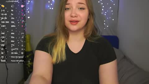 Snapshot of cute_sharloti chatting on April 2026 06:10:01 PM Sasha online show from April 2026 06:10:01 PM
