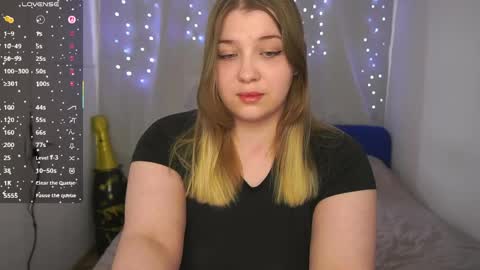 Snapshot of cute_sharloti chatting on April 2026 05:15:02 PM Sasha online show from April 2026 05:15:02 PM