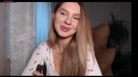 Snapshot of cute_shine_girl chatting on April 2026 05:55:02 AM Hello Im Alisa Thank you for all the support online show from April 2026 05:55:02 AM