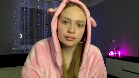 cute_shy06 online show from December 2025 07:51:01 PM