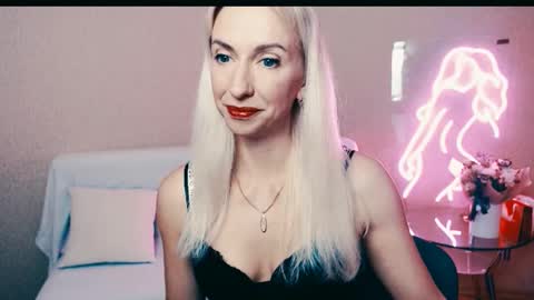 cute_smile_shy online show from October 2025 08:07:02 PM