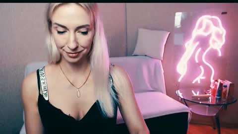 cute_smile_shy online show from October 2025 07:36:02 PM