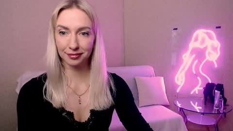 cute_smile_shy online show from January 2026 08:25:02 PM