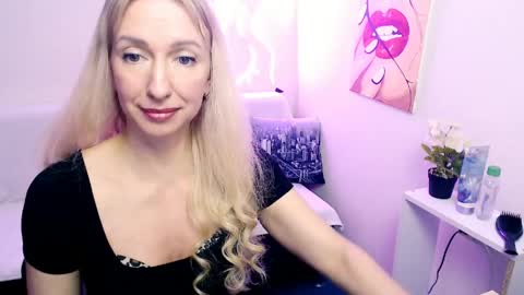 cute_smile_shy online show from April 2026 07:30:02 PM