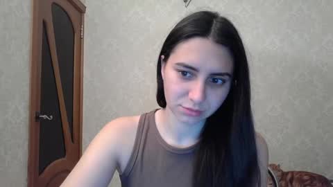 cute_strawberry_ online show from December 2024 04:42:01 AM