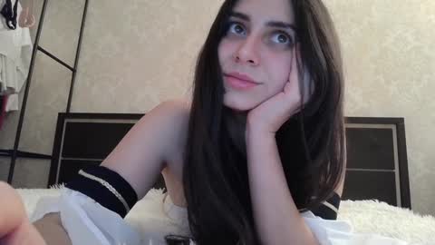 cute_strawberry_ online show from December 2024 06:43:01 PM