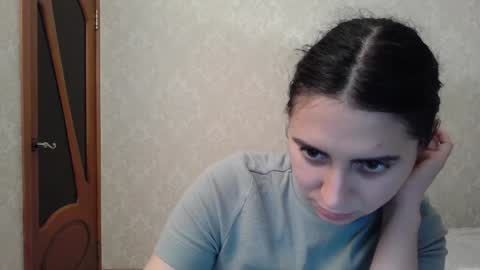 cute_strawberry_ online show from December 2024 06:33:01 PM