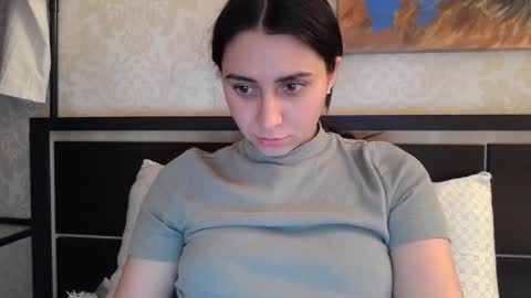 cute_strawberry_ online show from December 2024 04:47:02 PM