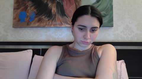 cute_strawberry_ online show from December 2024 06:41:02 PM