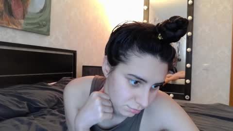 cute_strawberry_ online show from December 2024 08:09:02 AM