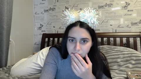 cute_strawberry_ online show from December 2024 09:28:02 AM