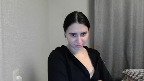 cute_strawberry_ online show from December 2024 07:33:01 PM
