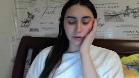cute_strawberry_ online show from January 2025 04:11:01 PM