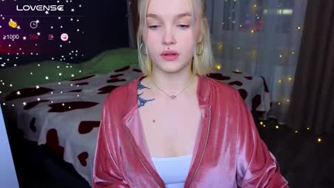 Snapshot of cute_summer_breathe chatting on March 2025 05:13:02 PM Sue online show from March 2025 05:13:02 PM