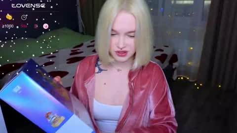 Snapshot of cute_summer_breathe chatting on March 2025 05:11:02 PM Sue online show from March 2025 05:11:02 PM