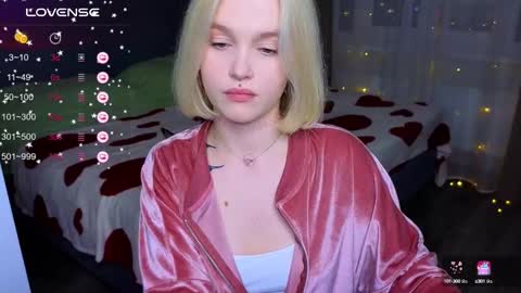 Snapshot of cute_summer_breathe chatting on March 2025 08:16:02 PM Sue online show from March 2025 08:16:02 PM