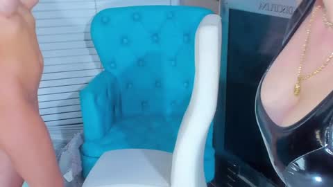 WANNA SEE MORE OF TWINS              online show from February 2025 03:55:02 AM