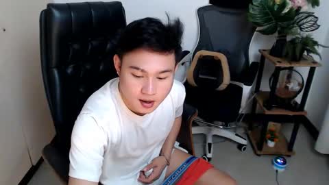 cuteasianlee online show from December 2025 12:35:02 PM