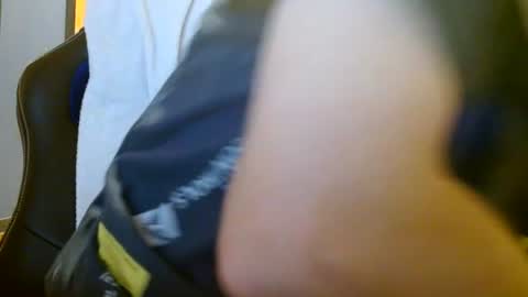 Snapshot of cuteboy090 chatting on June 2026 10:18:01 AM Cuteboy090 online show from June 2026 10:18:01 AM