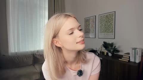 Snapshot of cutebrutality chatting on October 2025 08:45:02 AM Alice online show from October 2025 08:45:02 AM