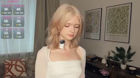 Snapshot of cutebrutality chatting on October 2025 08:17:01 AM Alice online show from October 2025 08:17:01 AM