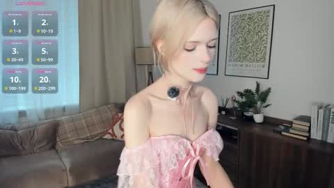 Snapshot of cutebrutality chatting on November 2025 08:13:01 AM Alice online show from November 2025 08:13:01 AM