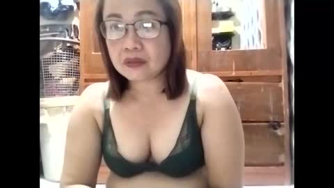 Snapshot of cutechey06 chatting on February 2026 11:31:02 AM Sky online show from February 2026 11:31:02 AM