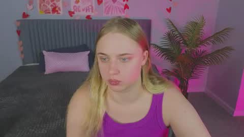 Snapshot of cutefever chatting on June 2026 01:43:01 AM Amyy online show from June 2026 01:43:01 AM