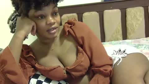 cutermilly online show from December 2024 07:45:02 PM