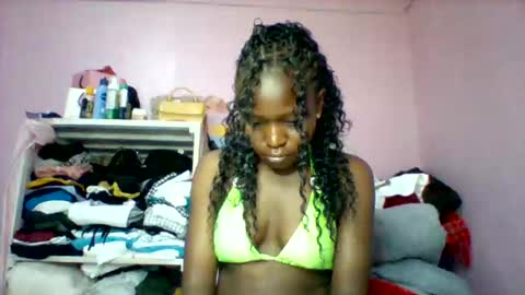 Snapshot of cutezola chatting on September 2025 06:46:02 AM cutezola online show from September 2025 06:46:02 AM