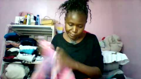 Snapshot of cutezola chatting on September 2025 04:06:02 PM cutezola online show from September 2025 04:06:02 PM